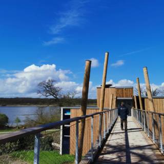 entrée par la passerelle de l'Aquascope Virelles